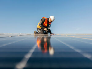 solar panel being installed in Florida| American Mastercraft